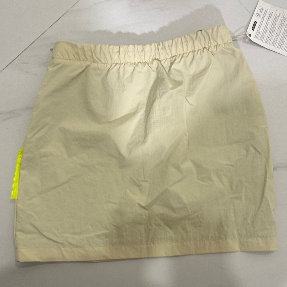 💰$10 CLOSET SALE 💰 Arrow Beige Mini Nylon Skirt - Picture 6 of 7